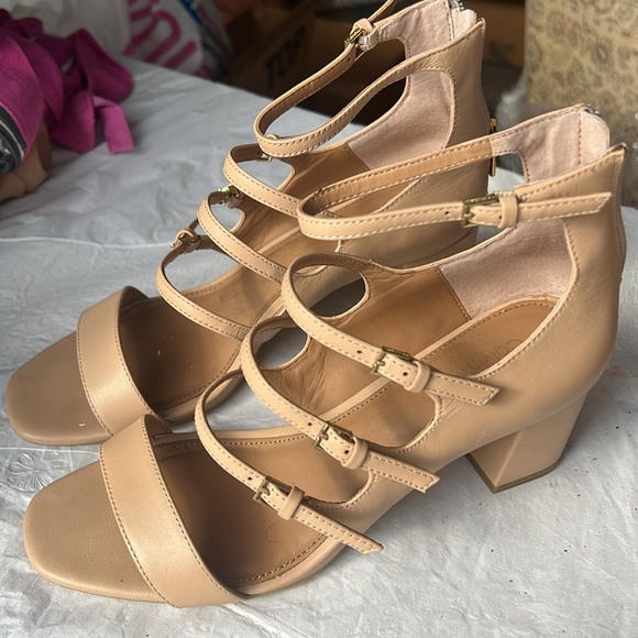 Calvin Klein Nude Sandals Size 6.5 - Picture 2 of 4